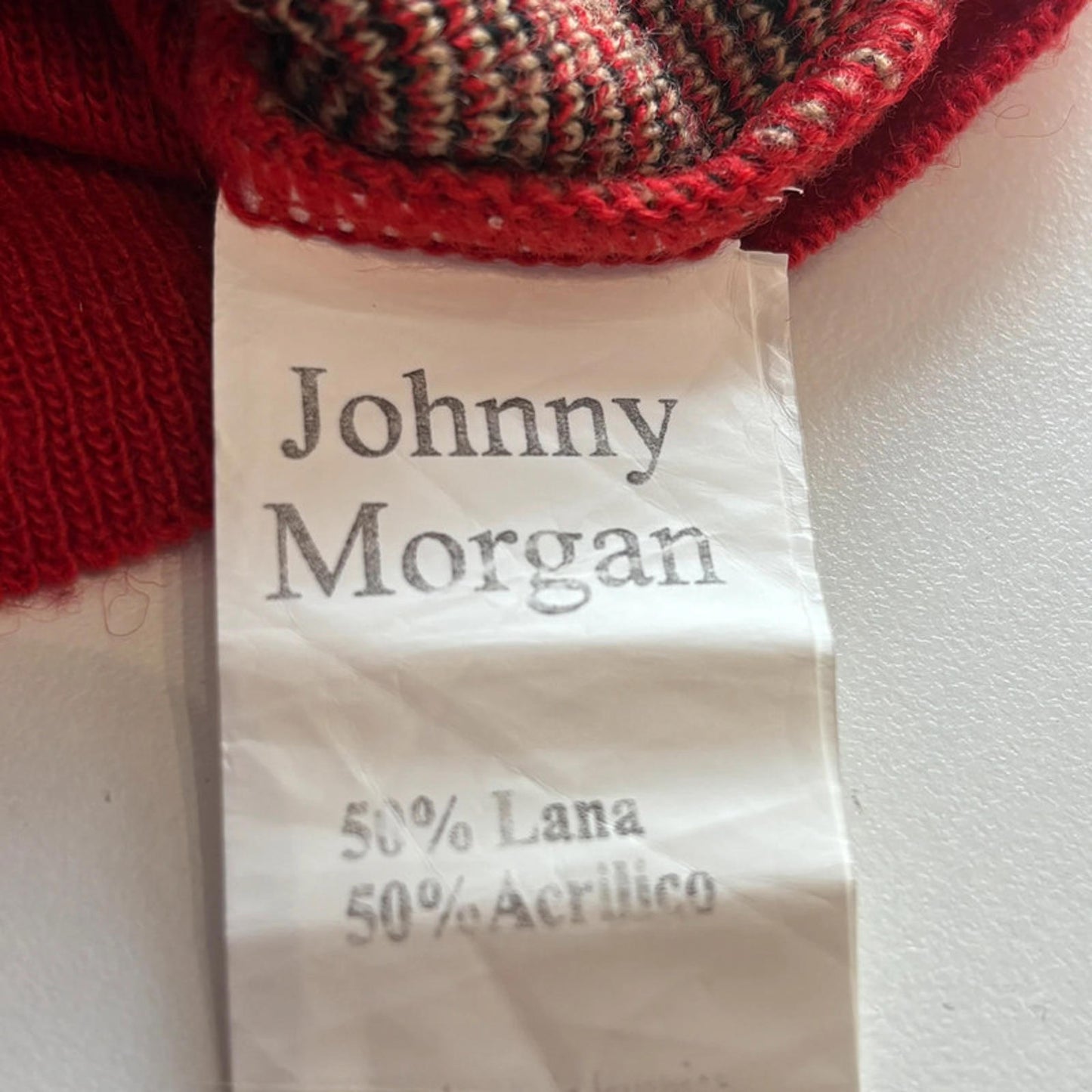 Label with 'Johnny Morgan' text and fabric details on a red and white background
