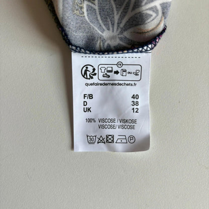 Clothing label with size and care instructions on a plain background