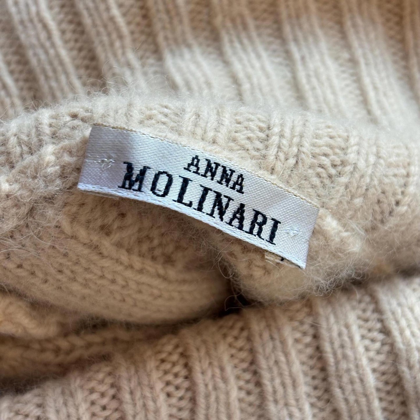 Close-up of a pink knitted fabric with an Anna Molinari label.
